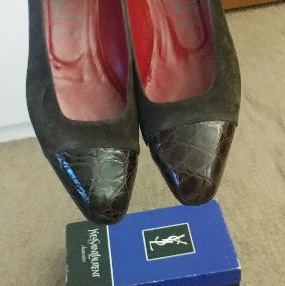 Authentic YSL low heeled suede pump - Picture 3 of 4